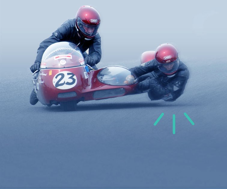 Motard avec side car roulant avec grande précision